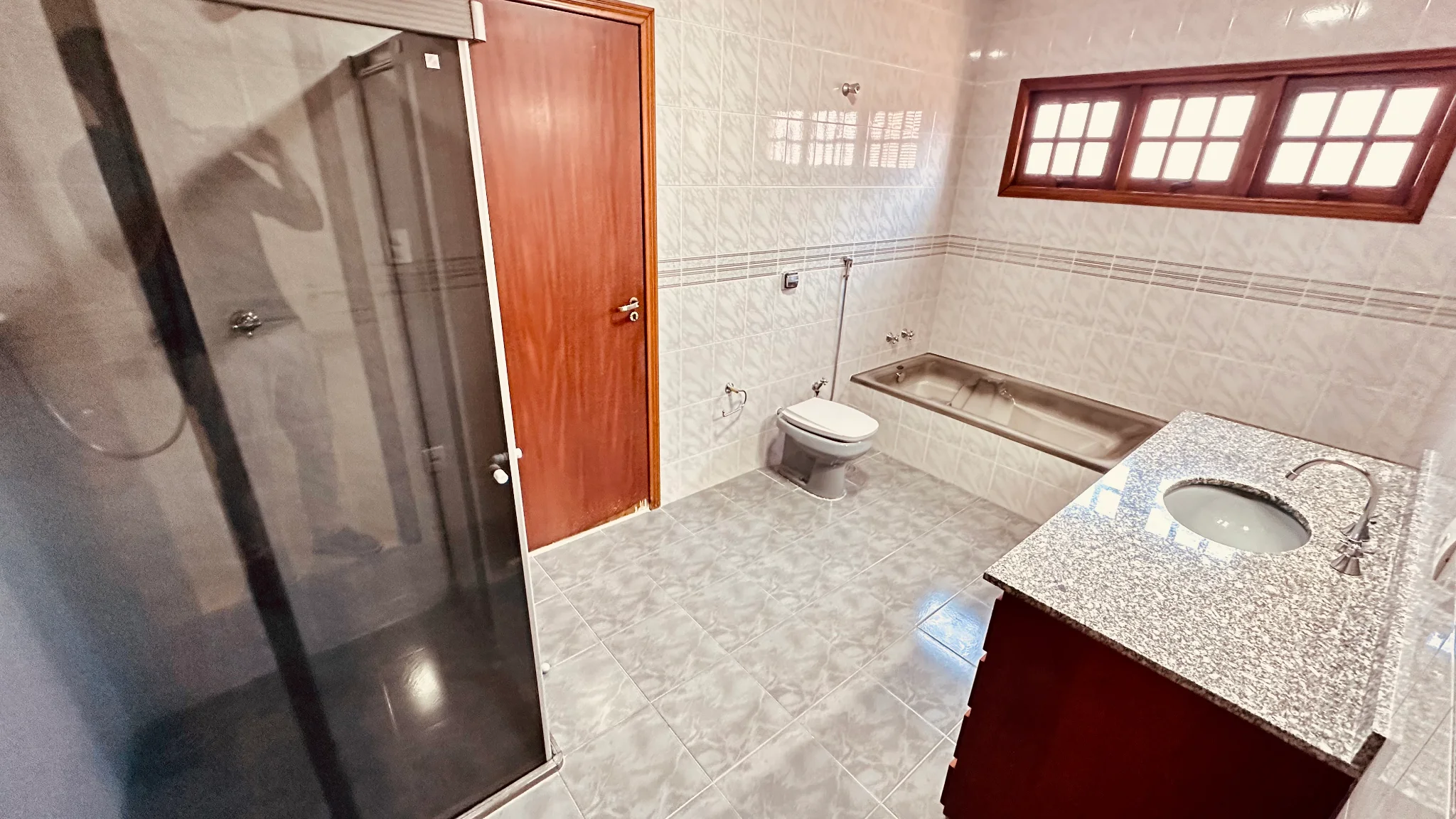 Casa com 6 dormitórios para locação no Condomínio Village Paineiras em Pindamonhangaba/SP