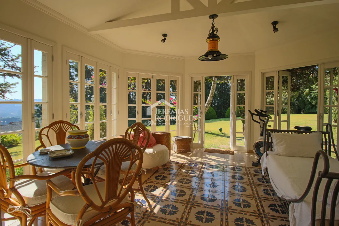 Sobrado com 6 suítes, 615 m² - Vila Inglesa - Campos do Jordão/SP.