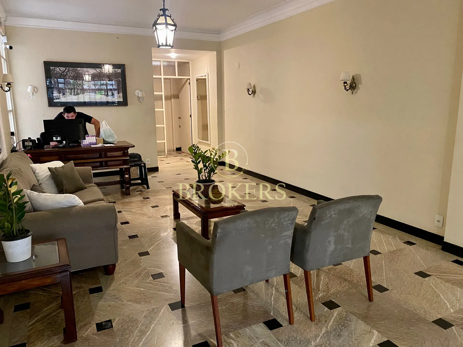 Oportunidade na quadra da praia Copacabana, Posto 3! Apartamento modernizado à venda, 2 quartos , s — foto 3