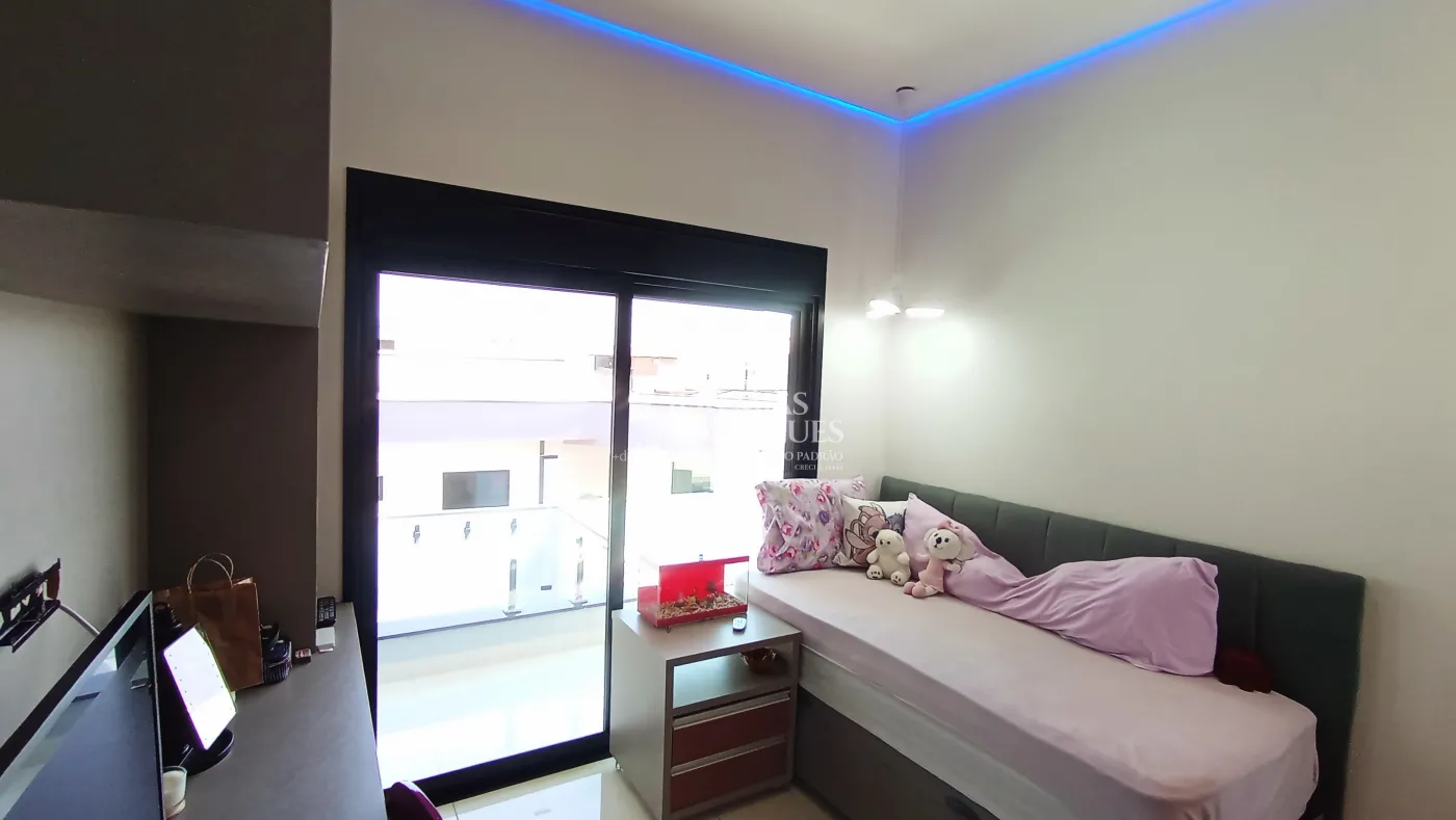 Casa à venda com 3 dormitórios no Condomínio Tecoara em Taubaté/SP.