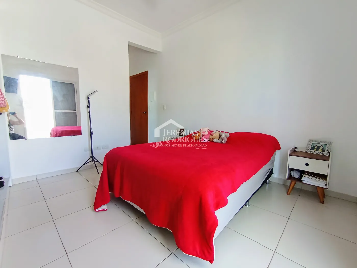 Casa assobradada com 3 suítes - Condomínio Jardim Oásis - Taubaté/SP.