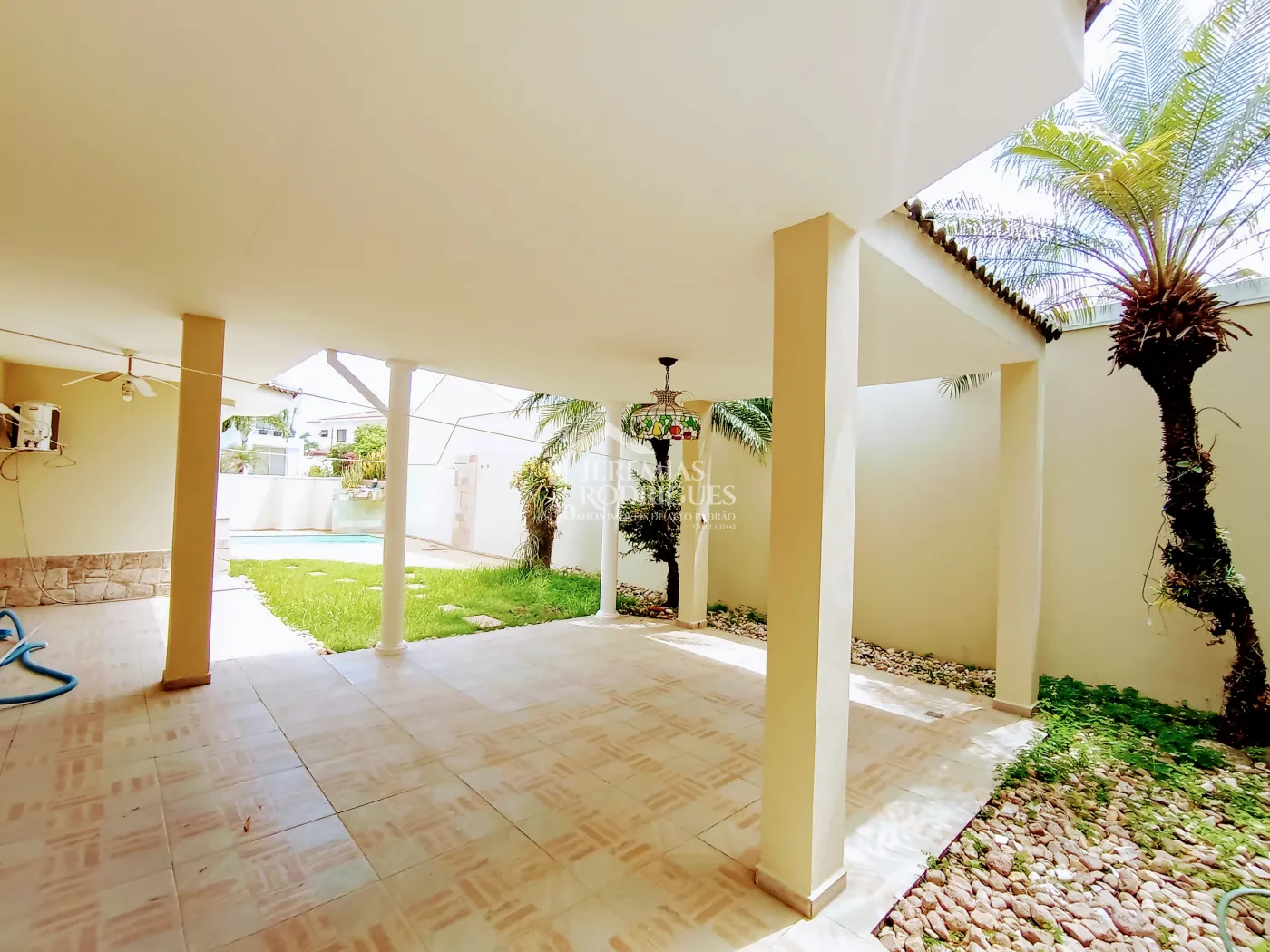 Casa para locação com 4 dormitórios no Condomínio Taubaté Village em Taubaté/SP.