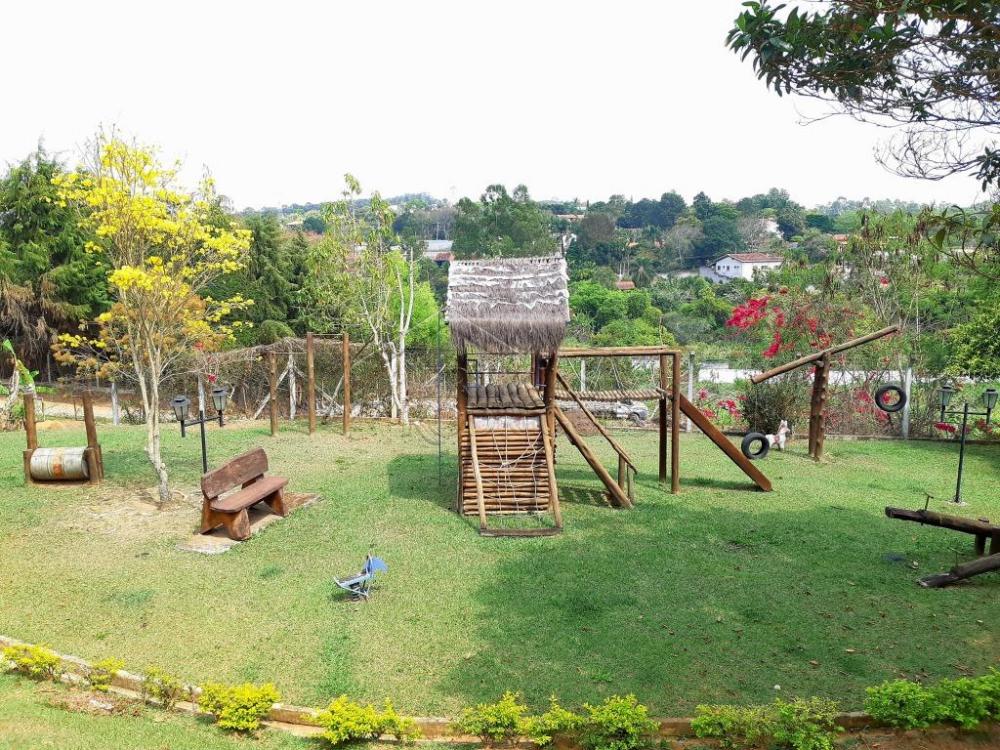 Casa à venda com 6 dormitórios no Condomínio Chácaras Cataguá em Taubaté/SP.