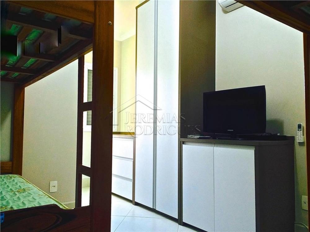 Apartamento à venda com 3 suiítes no Edífico Jerivá em Ubatuba/SP.