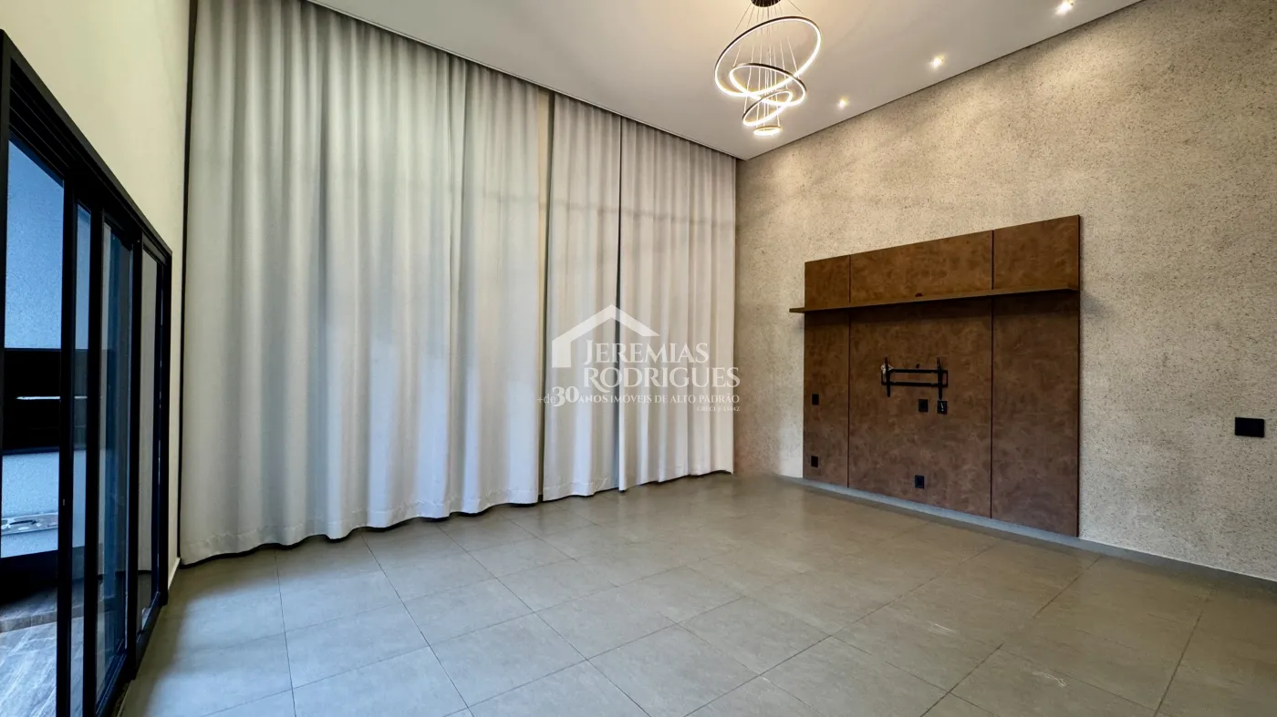 Casa para venda e locação com 3 dormitórios no Condomínio Reserva dos Lagos em Pindamonhangaba/SP.