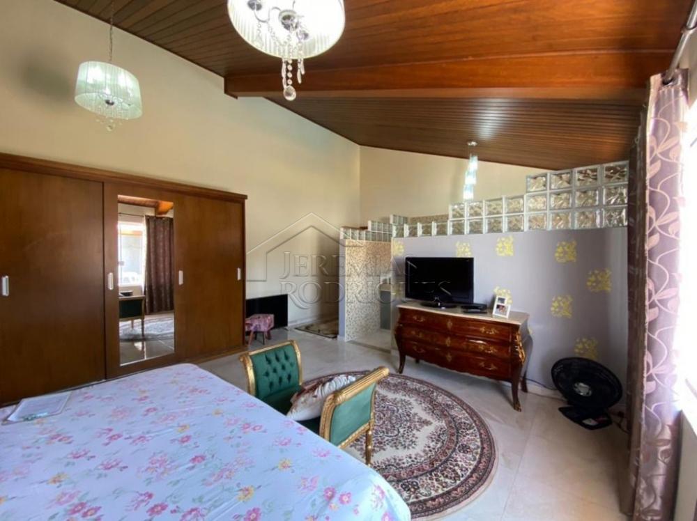 Casa à venda com 2 suítes no bairro do Bonfim em Taubaté/SP.