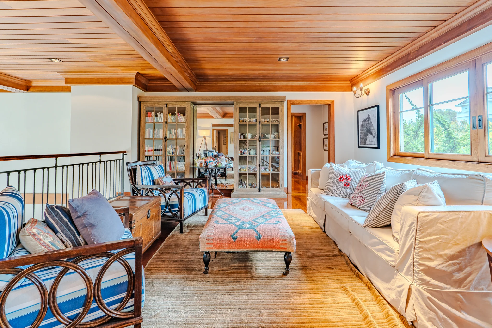 Casa à venda com 7 suítes no Condomínio Vila Simonsen em Campos do Jordão/SP. 