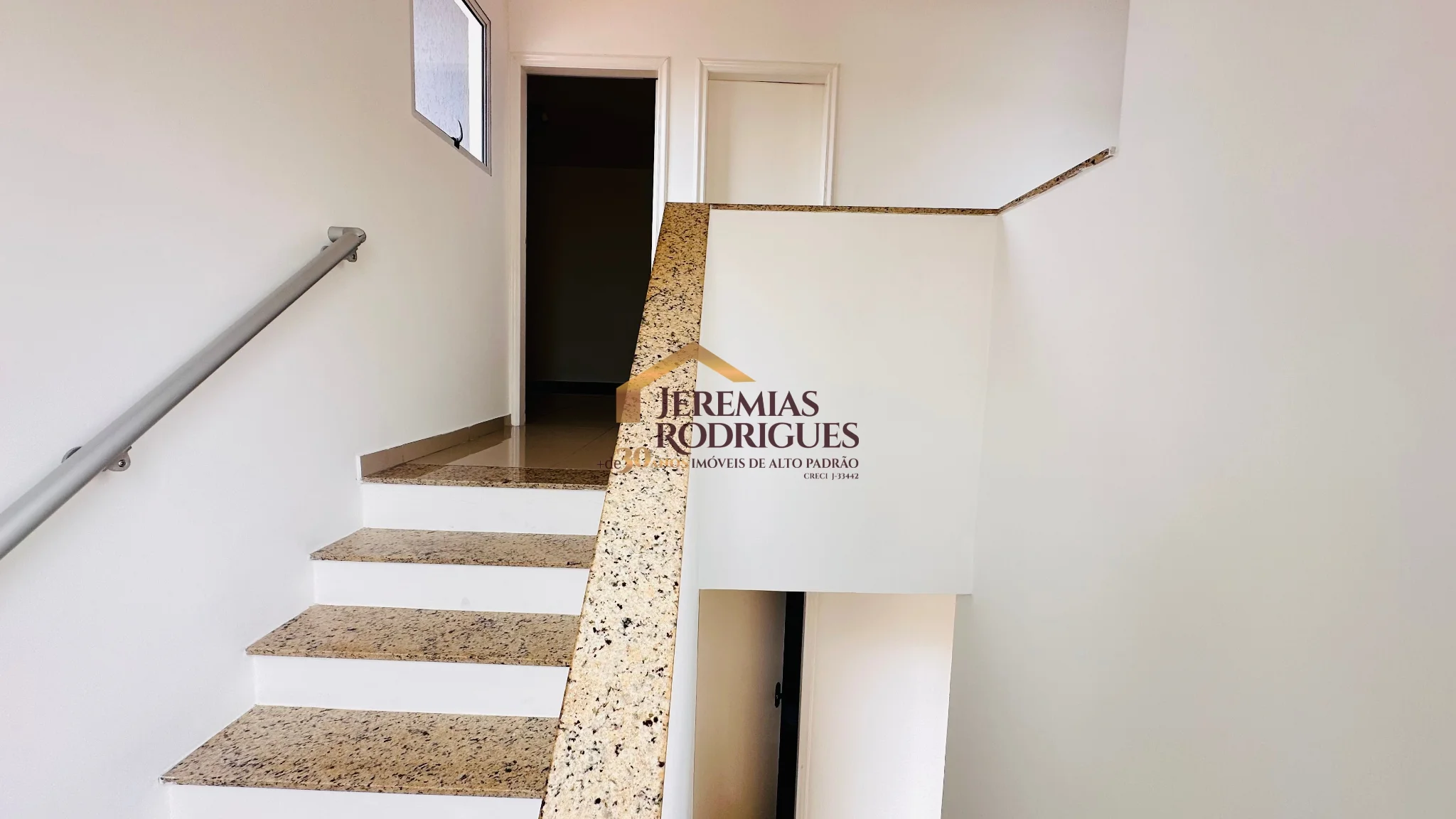 Casa para locação e venda no Condomínio Real Ville em Pindamonhangaba/SP.