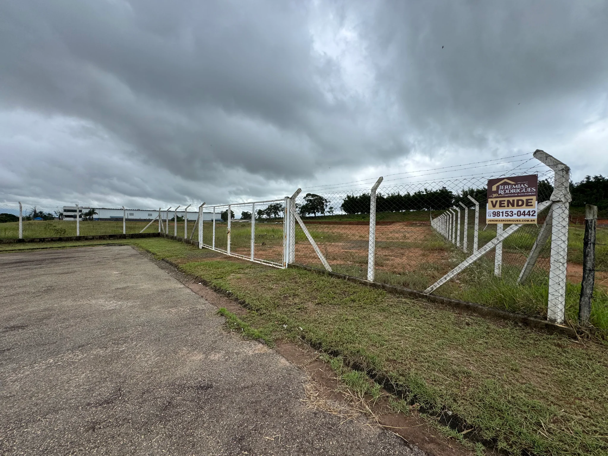 Área à venda com 20.000 m² no bairro Distrito Industrial em Pindamonhangaba/SP.