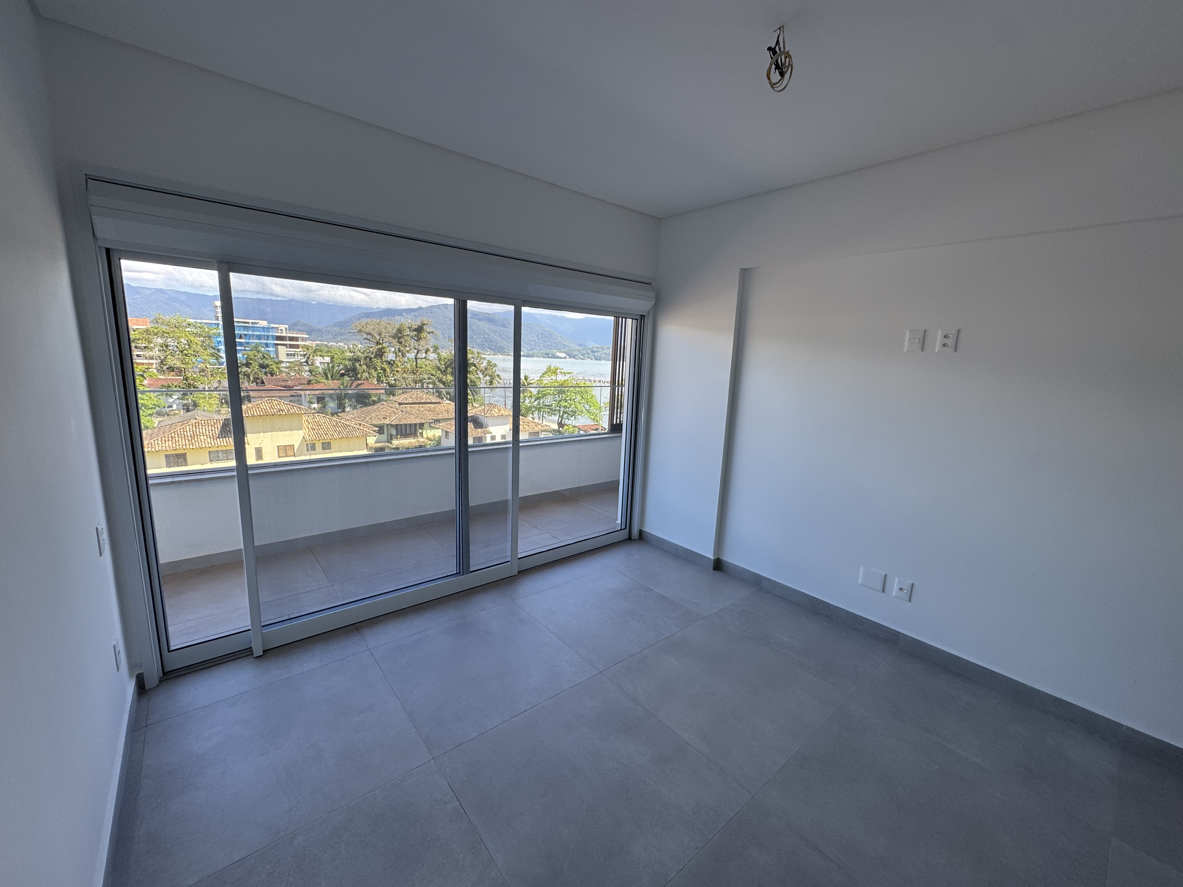 Apartamento à venda com 3 suítes no Condomínio Ankor Residencial em Ubatuba/SP.