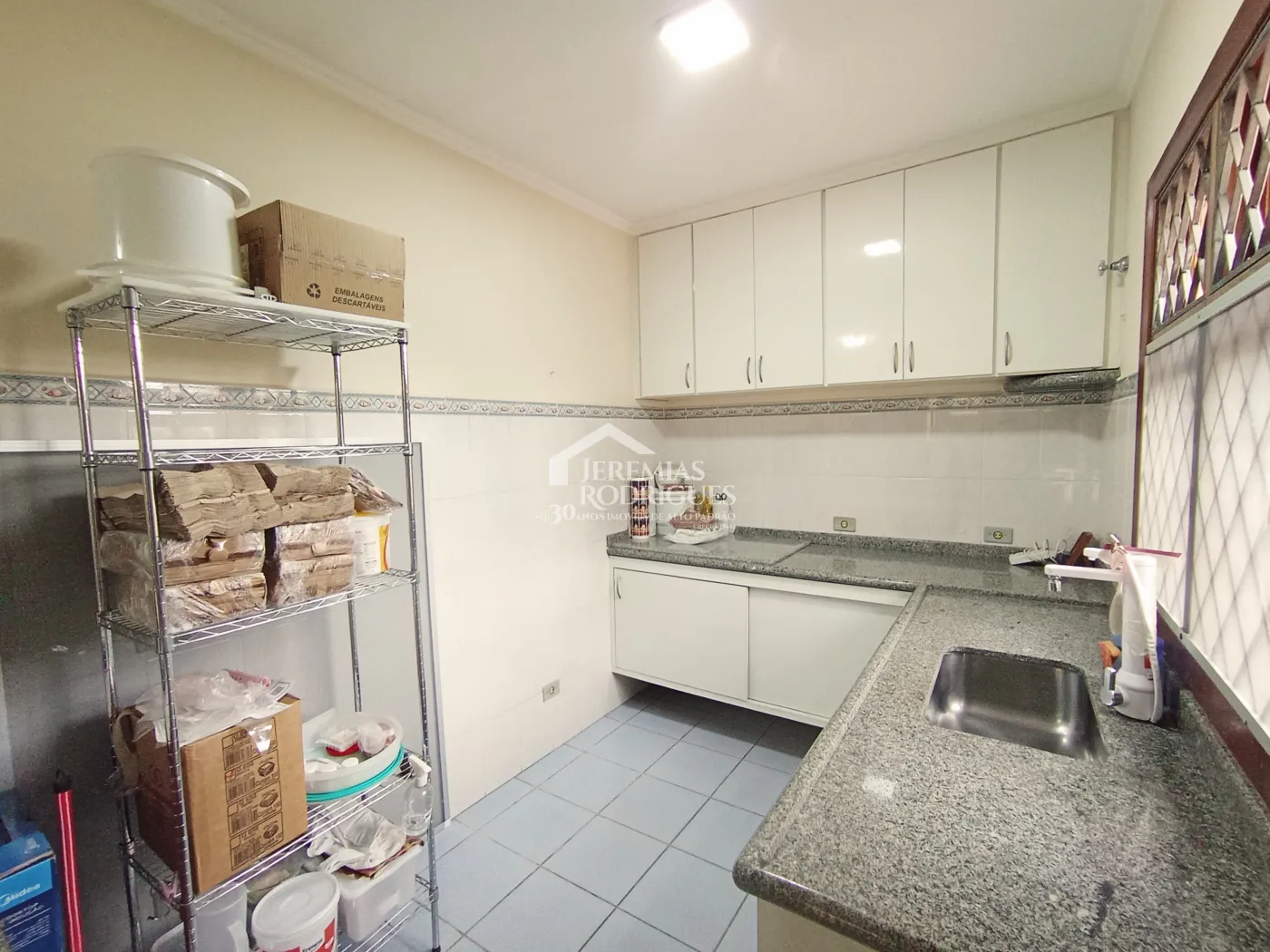 Casa para venda e locação com 3 suítes no bairro Parque das Flores em Taubaté/SP.