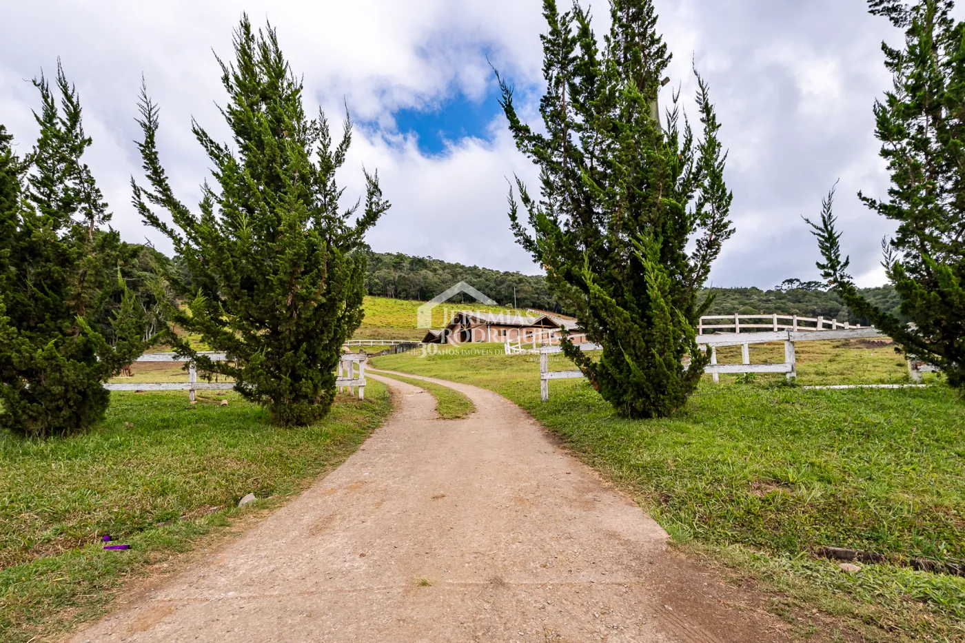 Fazenda com 2.904.000 m² - Sapucaí-Mirim - MG