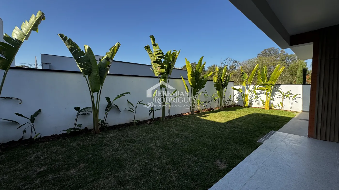 Casa à venda com 3 suítes no Condomínio Reserva dos Lagos em Pindamonhangaba/SP.