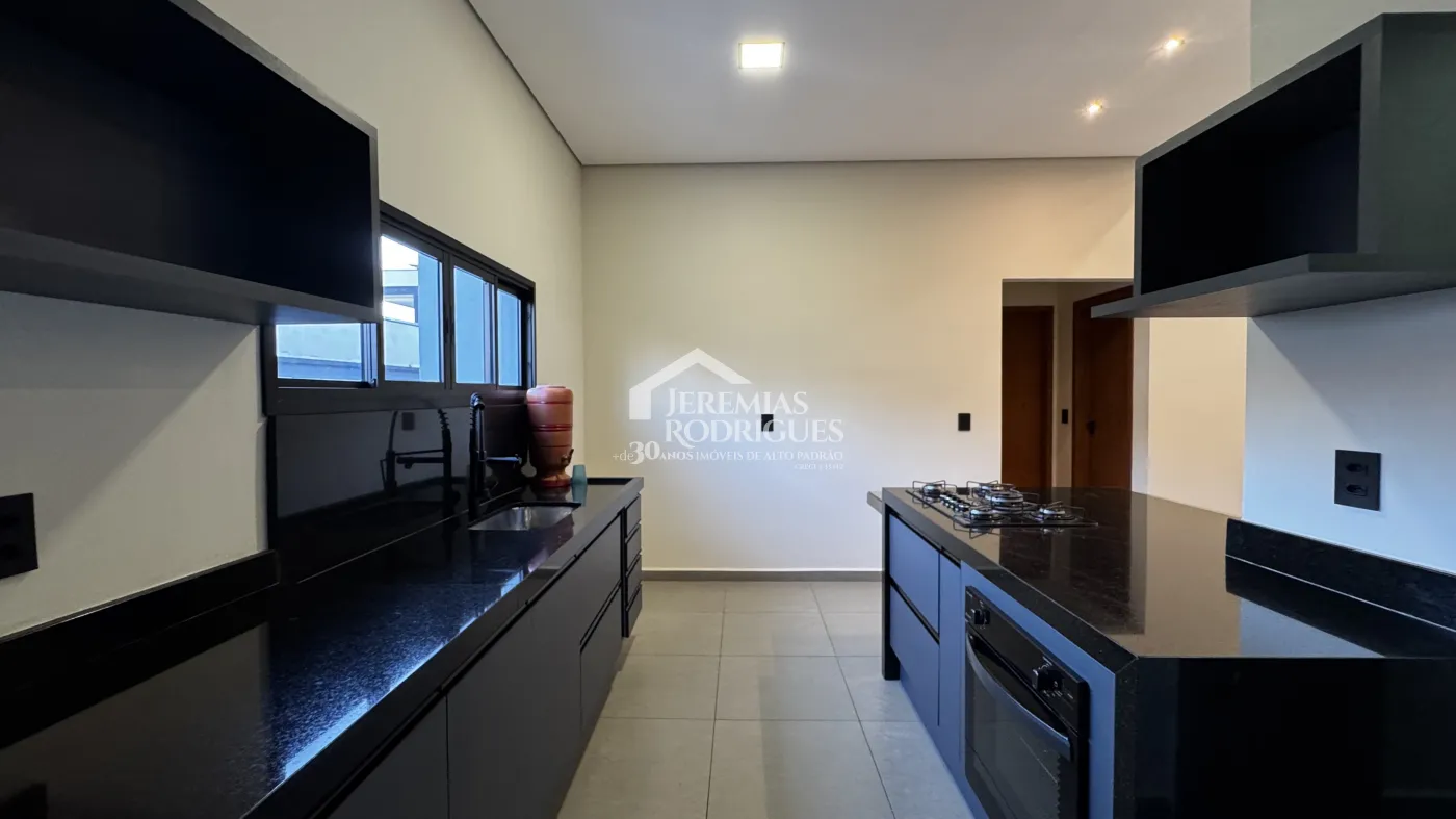 Casa para venda e locação com 3 dormitórios no Condomínio Reserva dos Lagos em Pindamonhangaba/SP.