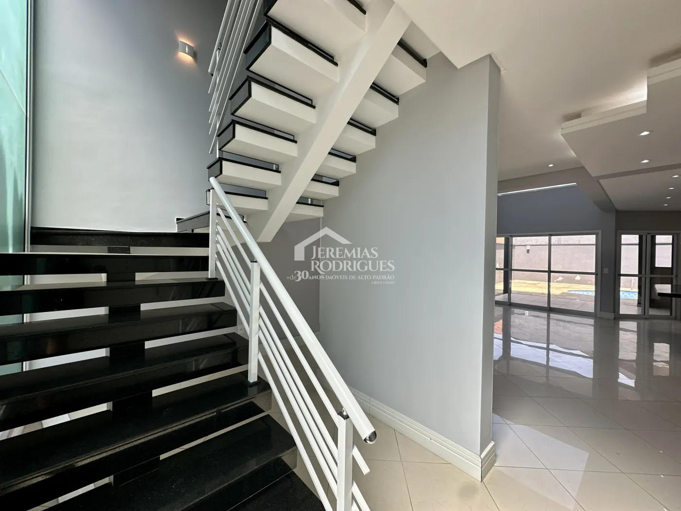 Sobrado com 3 dormitórios, 302 m2 - Condomínio Campos do Conde II - Tremembé/SP.