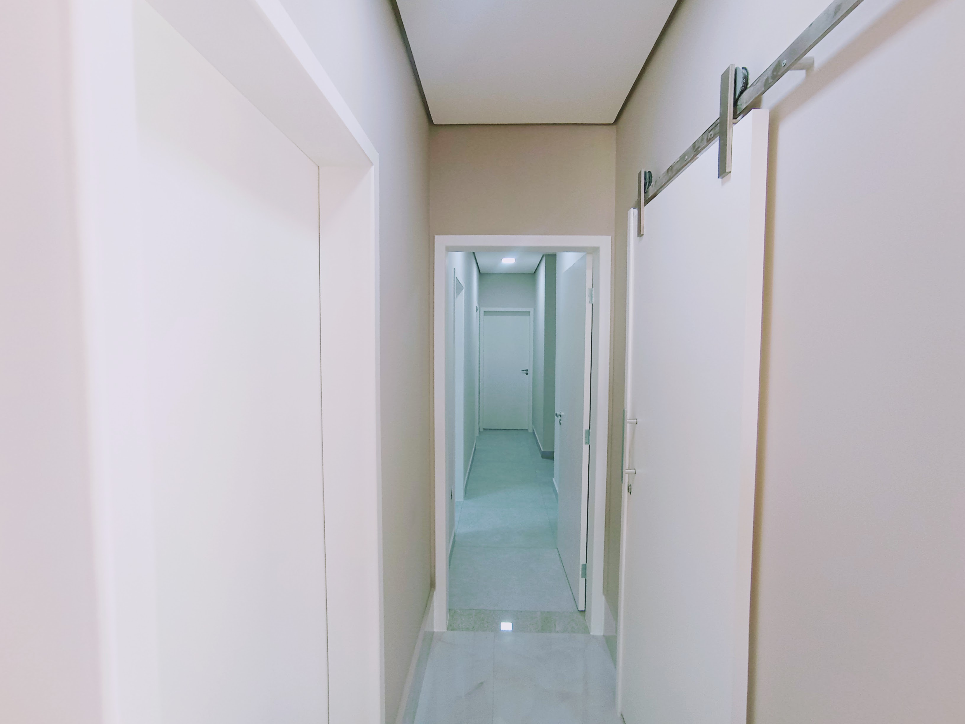 Casa à venda com 3 dormitórios no Condomínio Ouro Ville em Taubaté/SP.