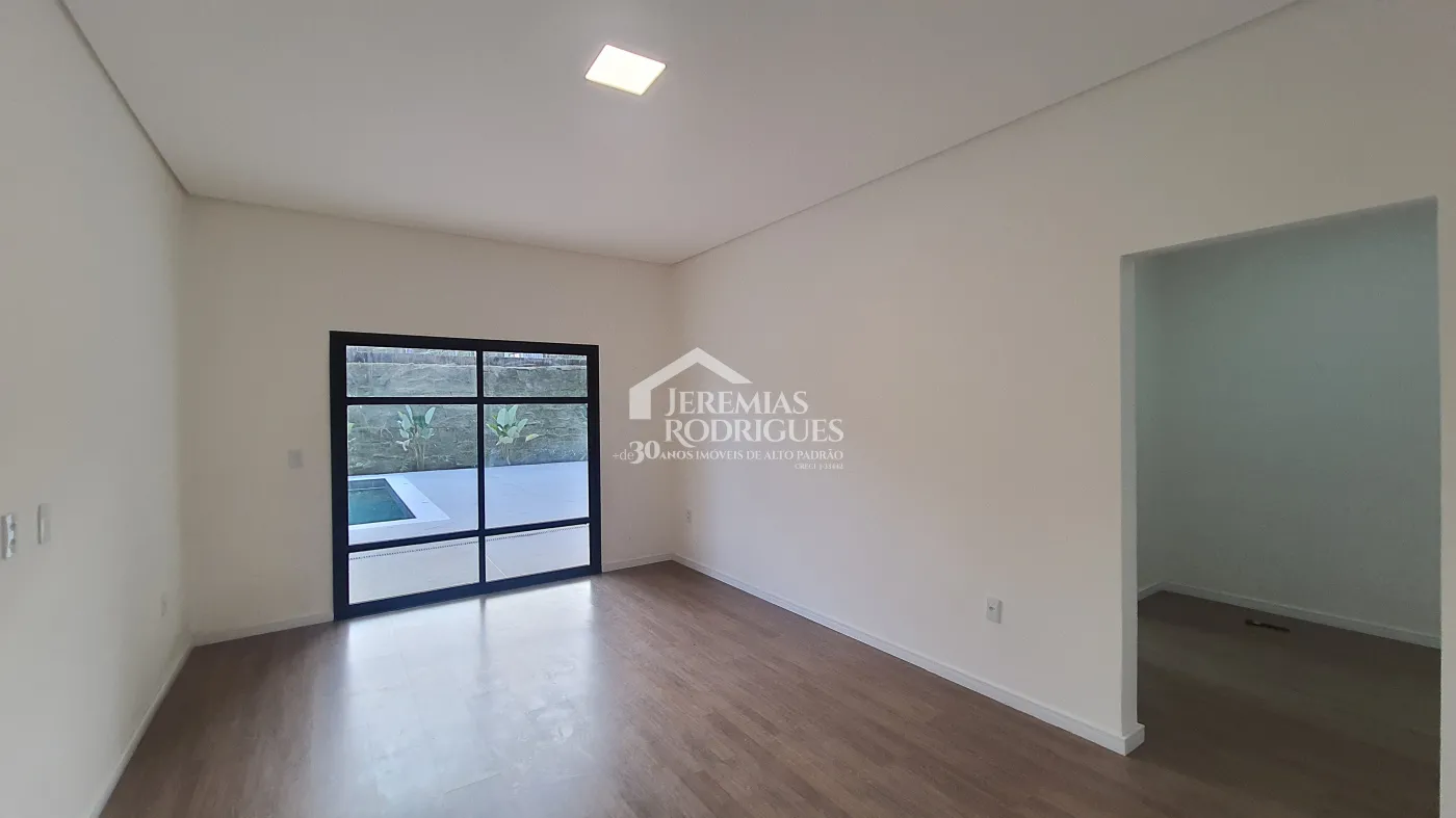 Casa à venda com 3 suítes no Condomínio Chácaras Cataguá em Taubaté/SP.