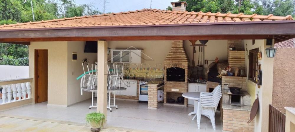 Chácara à venda com com 3 suítes no bairro Areão em Taubaté/SP. 