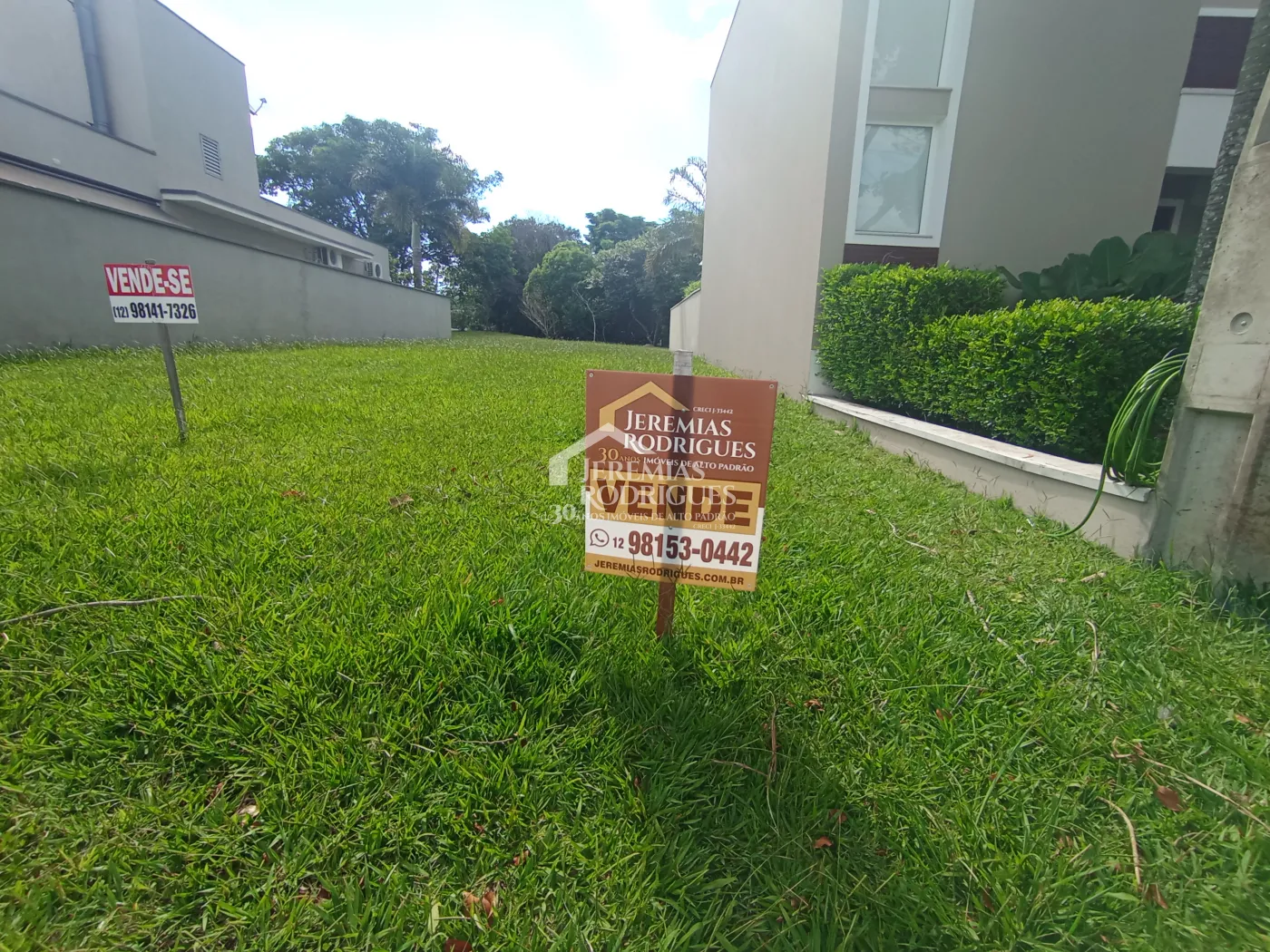 Terreno à venda com 307 m² no Condomínio Campos do Conde II em Tremembé/SP.