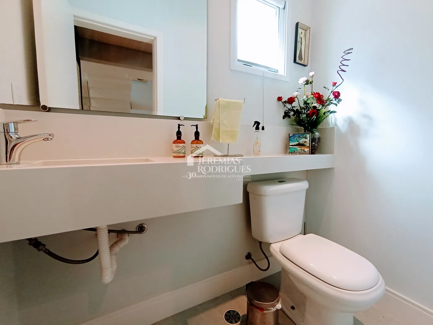 Casa à venda com 4 suítes no Condomínio Altos da Serra VI em São José dos Campos/SP