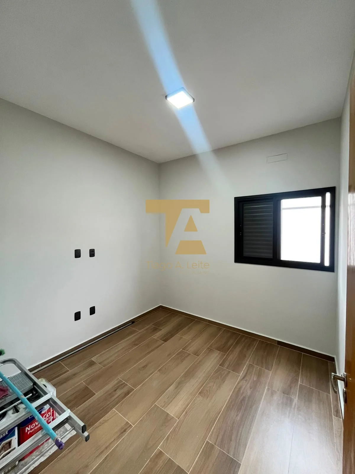 Casa nova térrea no Condomínio Laguna, Pindamonhangaba. São 150m² de área construída, 3 dorms (1 suíte) e área gourmet