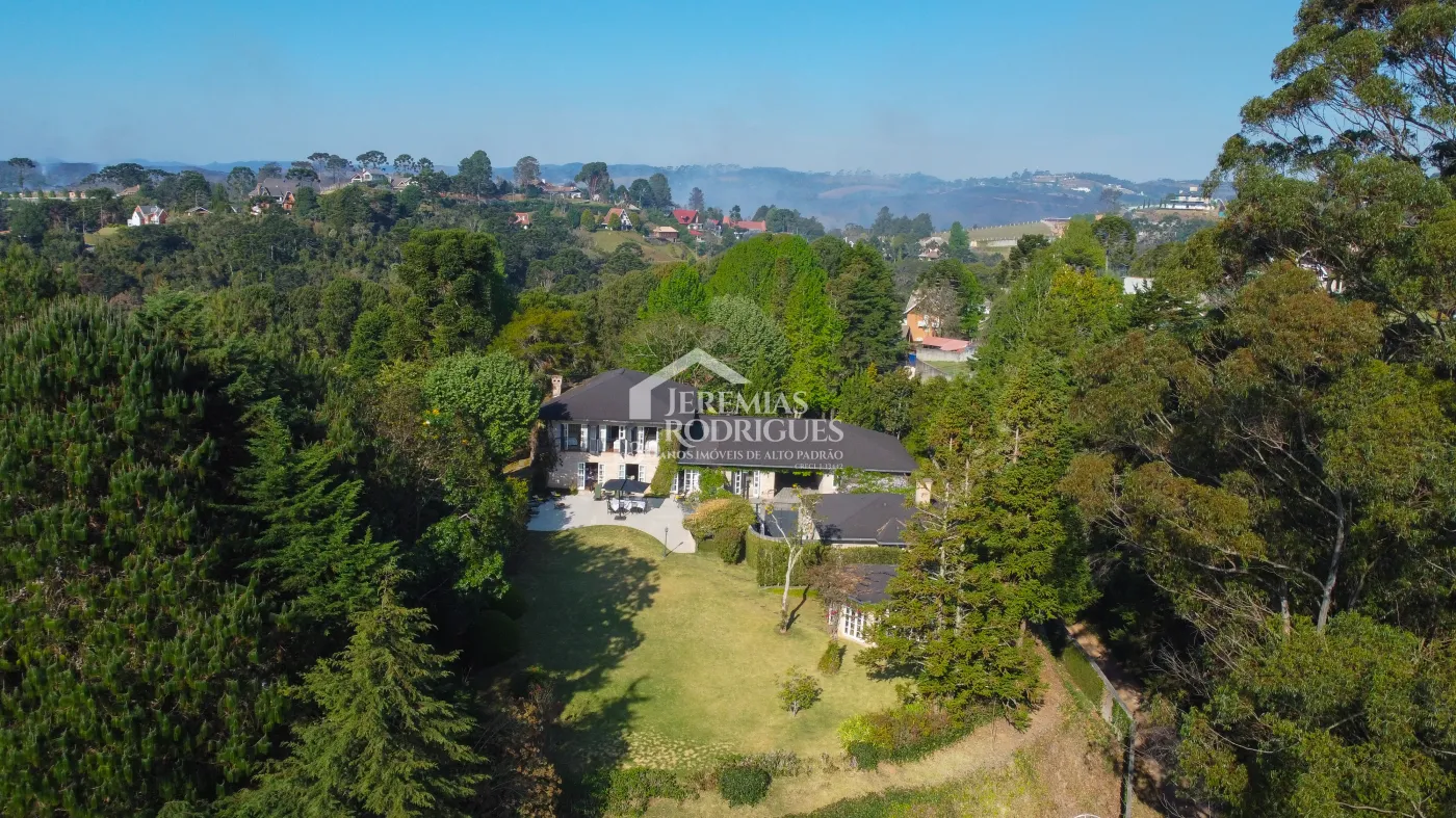Sobrado com 6 suítes, 615 m² - Vila Inglesa - Campos do Jordão/SP.