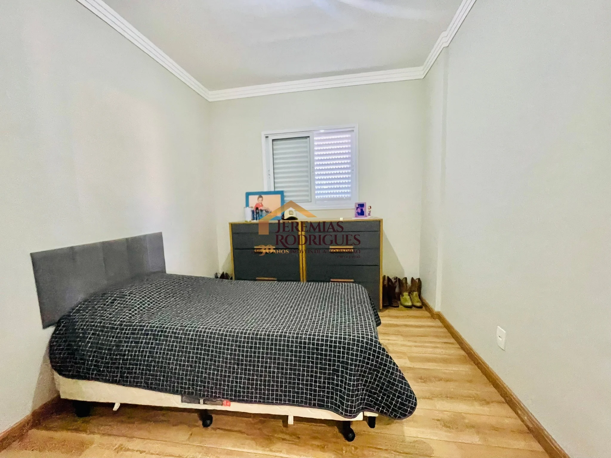 Apartamento à venda no Edifício Maison em Taubaté/ SP.