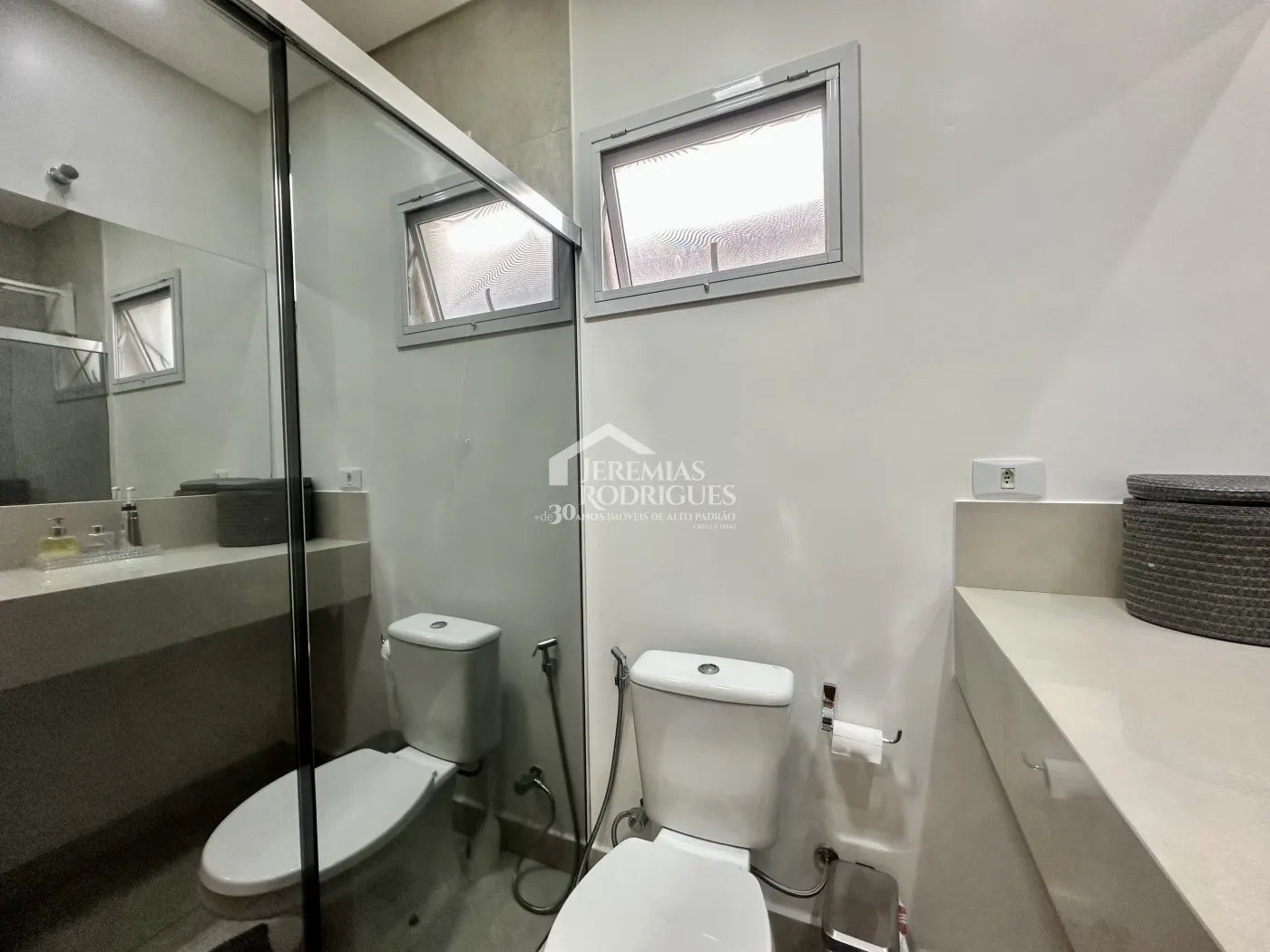 Casa para venda e locação com 3 dormitórios no Condomínio Tecoara em Taubaté/SP.