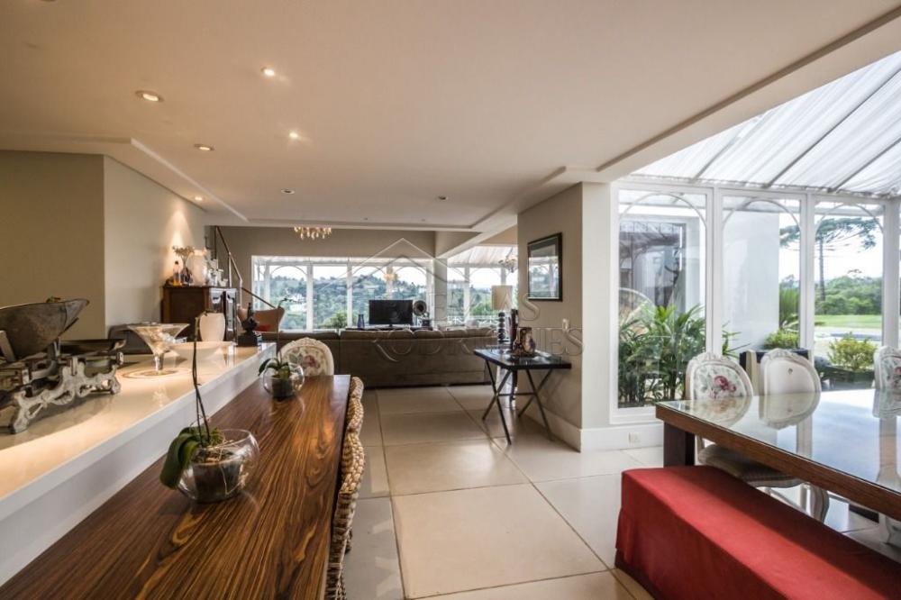 Casa à venda com 7 dormitórios no bairro Recanto das Araucárias em Campos do Jordão/SP.