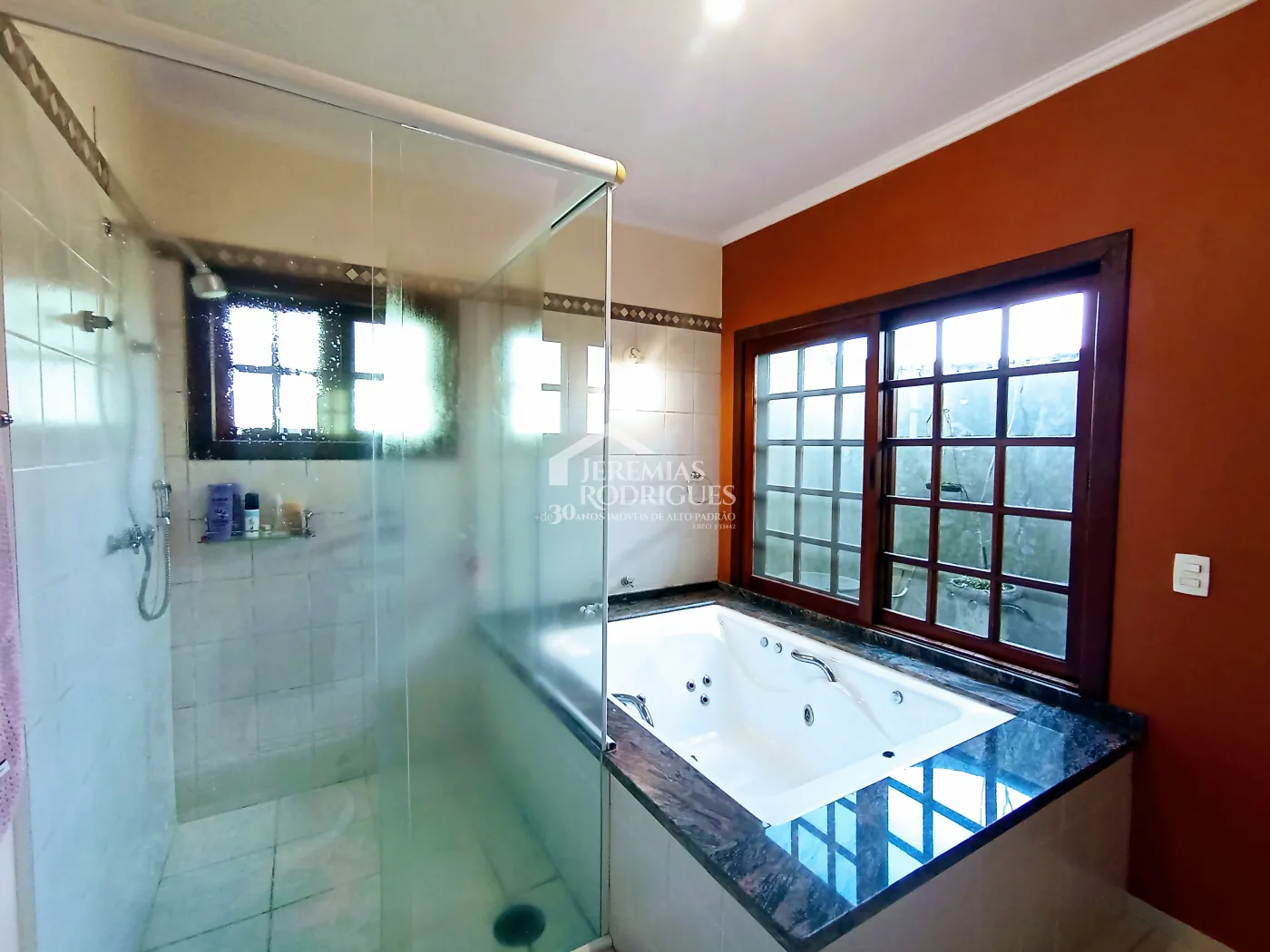 Casa à venda com 3 dormitórios no Condomínio Chácaras Cataguá em Taubaté/SP