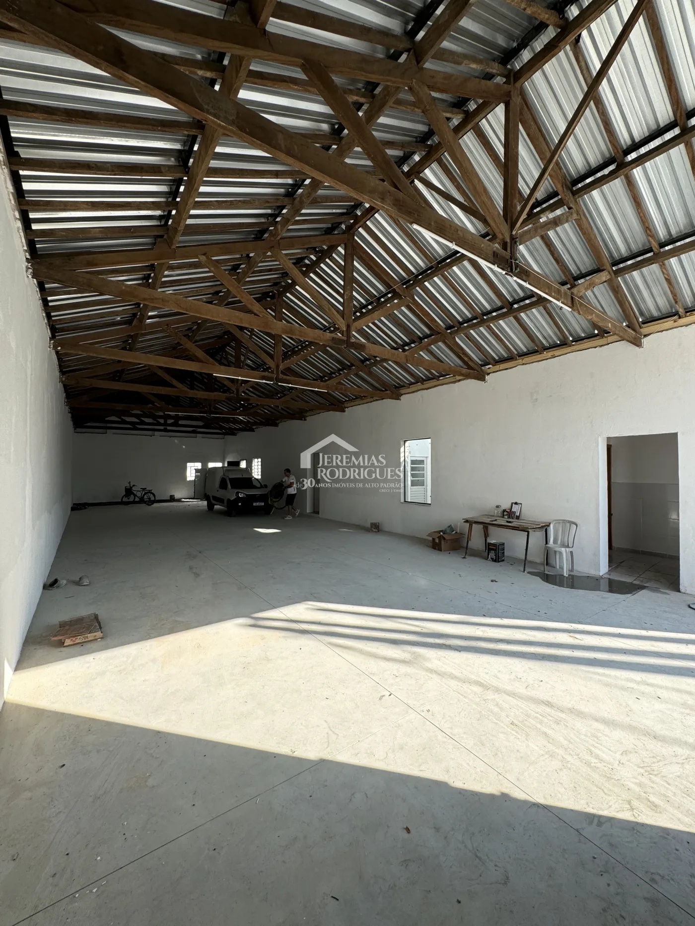 Galpão para venda e locação no bairro Crispim em Pindamonhangaba/SP.