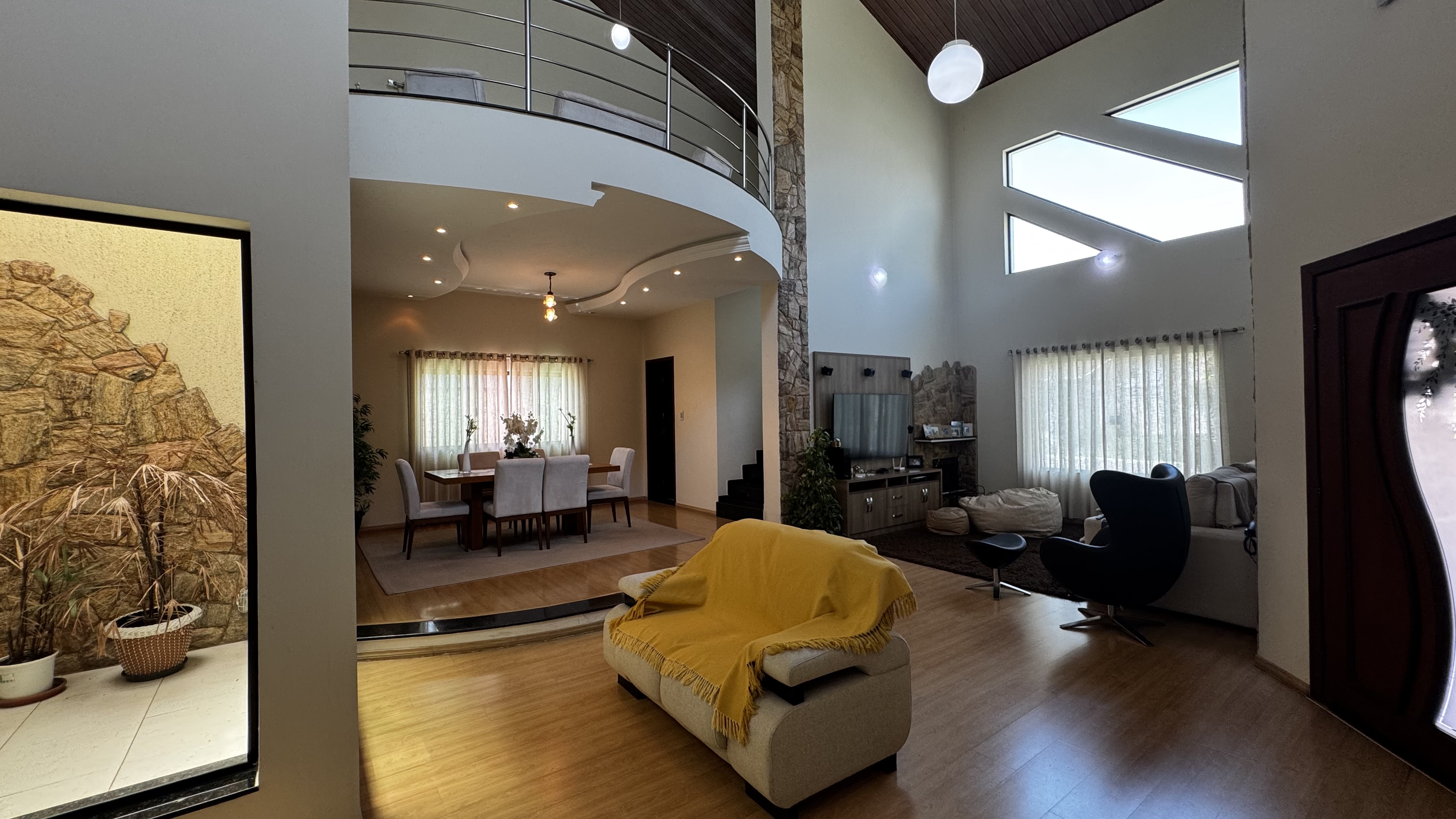 Casa à venda com 3 dormitórios no Condomínio Real Ville em Pindamonhangaba/SP.