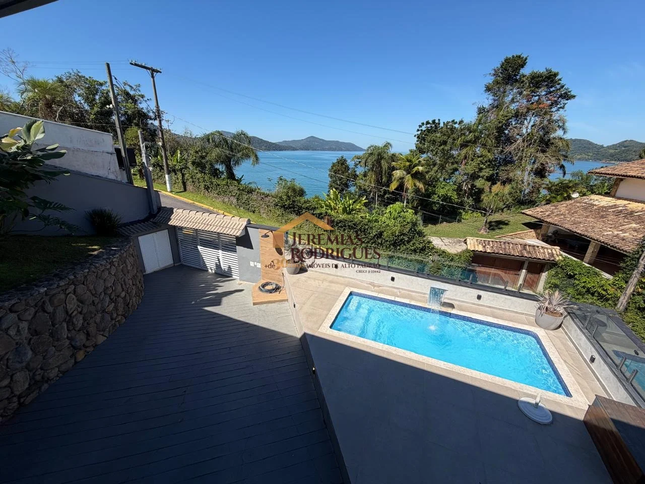 Casa à venda no Condomínio Santa Rita em Ubatuba/SP.