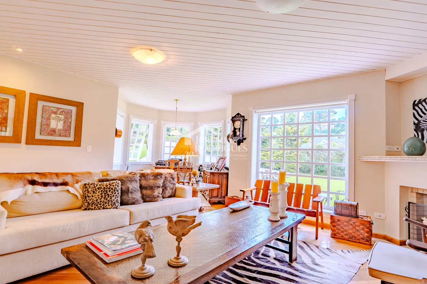 Casa com 6 suítes, 700 m² - Condomínio Vila Simonsen - Campos do Jordão/SP.