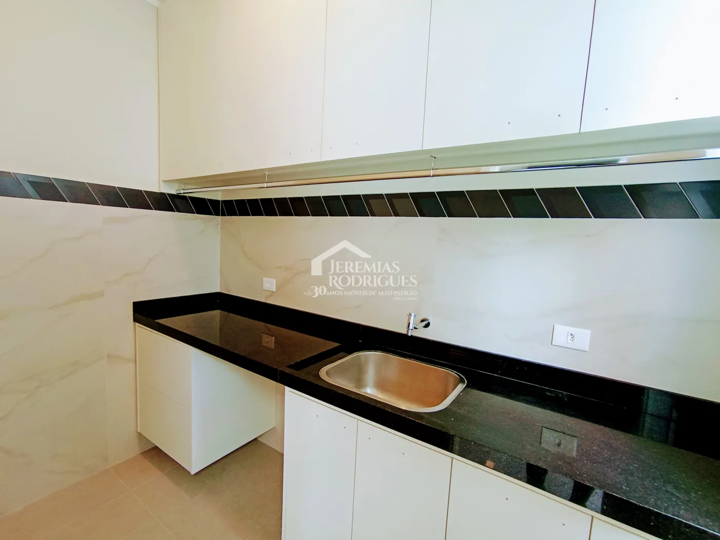 Casa à venda com 3 dormitórios no Condomínio Residencial Barão de Tremembé em Tremembé/SP.