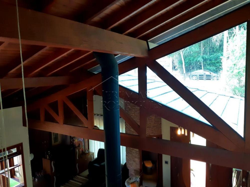 Casa à venda com 6 dormitórios no Condomínio Chácaras Cataguá em Taubaté/SP.