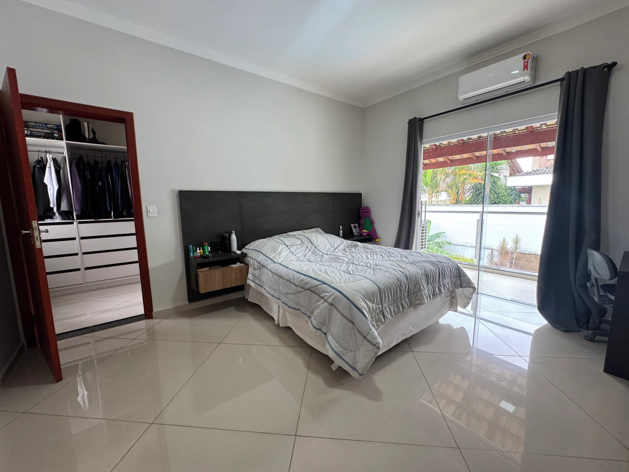 Casa à venda com 3 suítes no Condomínio Reserva dos Lagos em Pindamonhangaba/SP. 