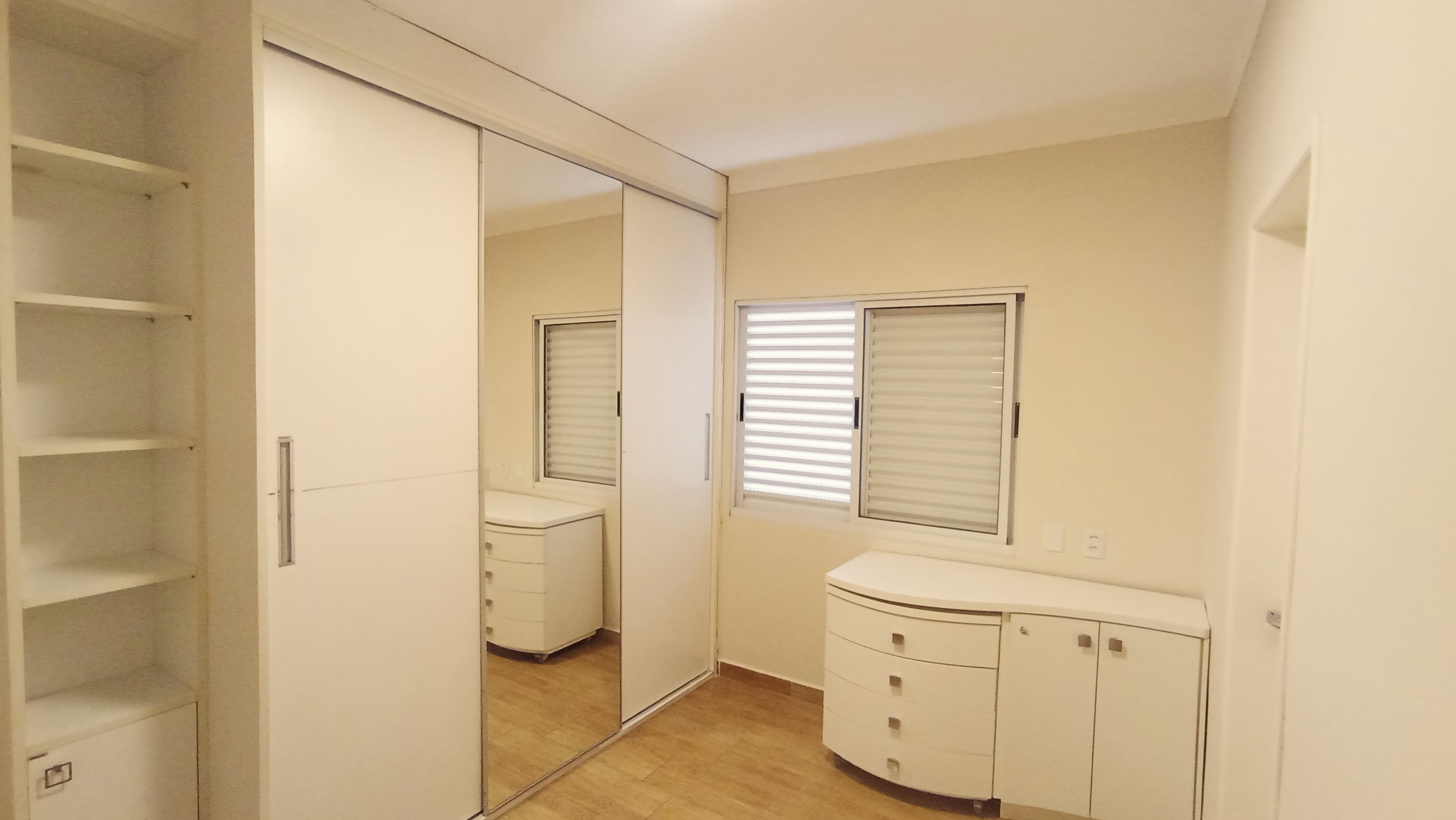 Casa para locação com 3 suítes no Condomínio Campos do Conde II - Chambord em Tremembé/SP.