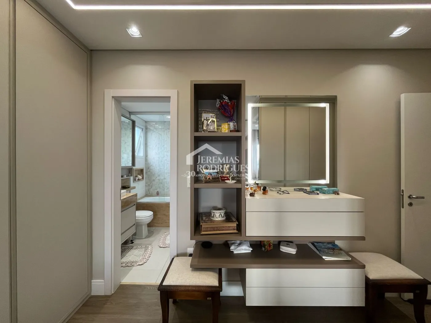 Apartamento à venda com 3 suítes, 142 m² no Condomínio Grand Terrace em Taubaté/SP.