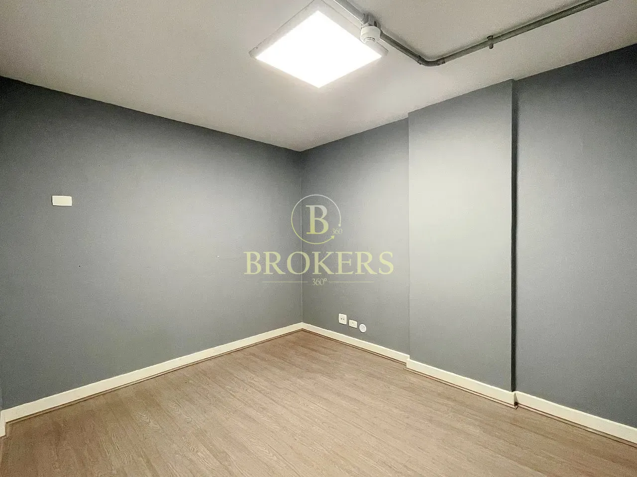 Prédio corporativo independente com 4 pavimentos em Botafogo