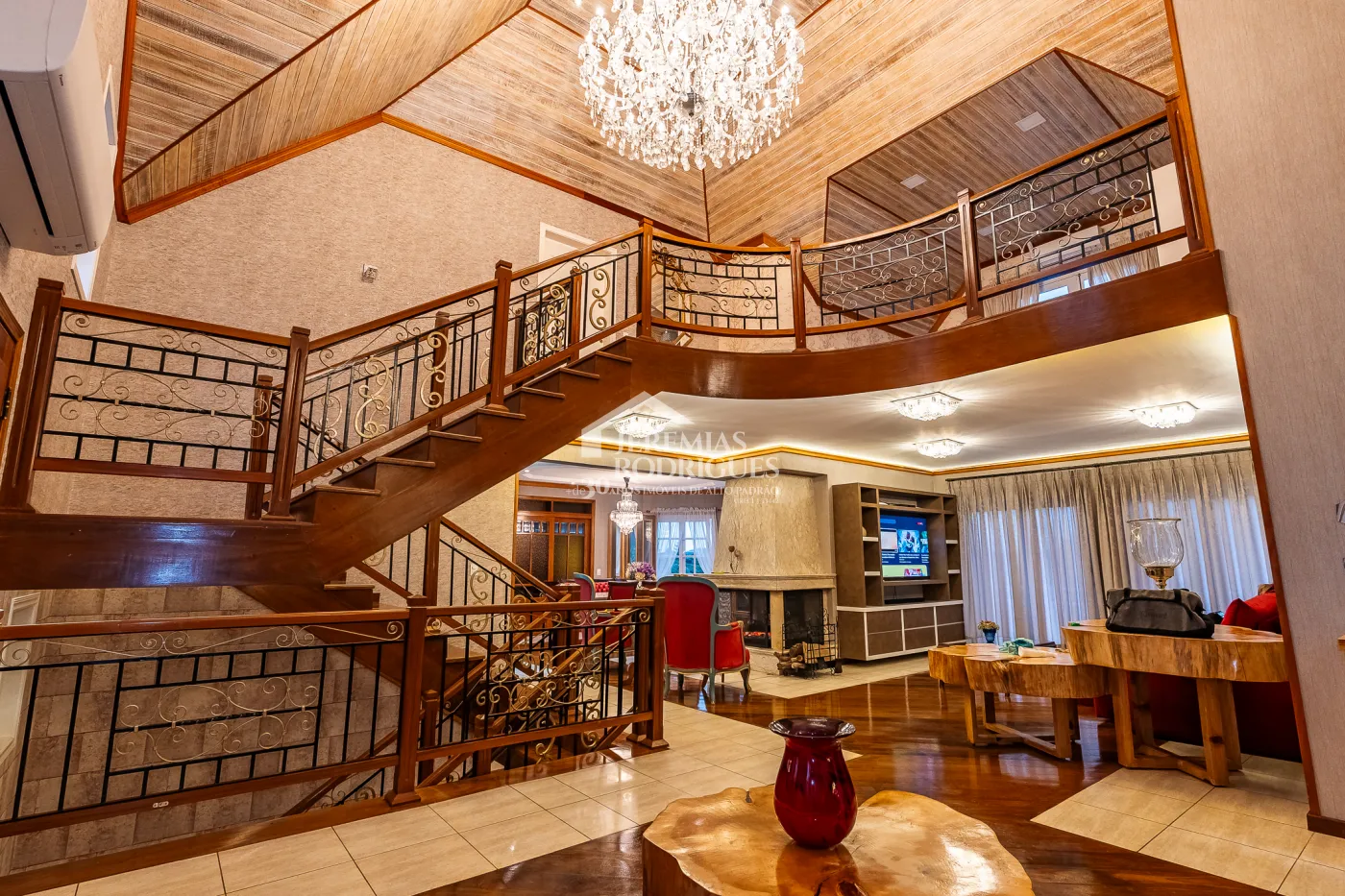 Casa com 5 suítes, 950 m² - Alto do Capivari - Campos do Jordão/SP