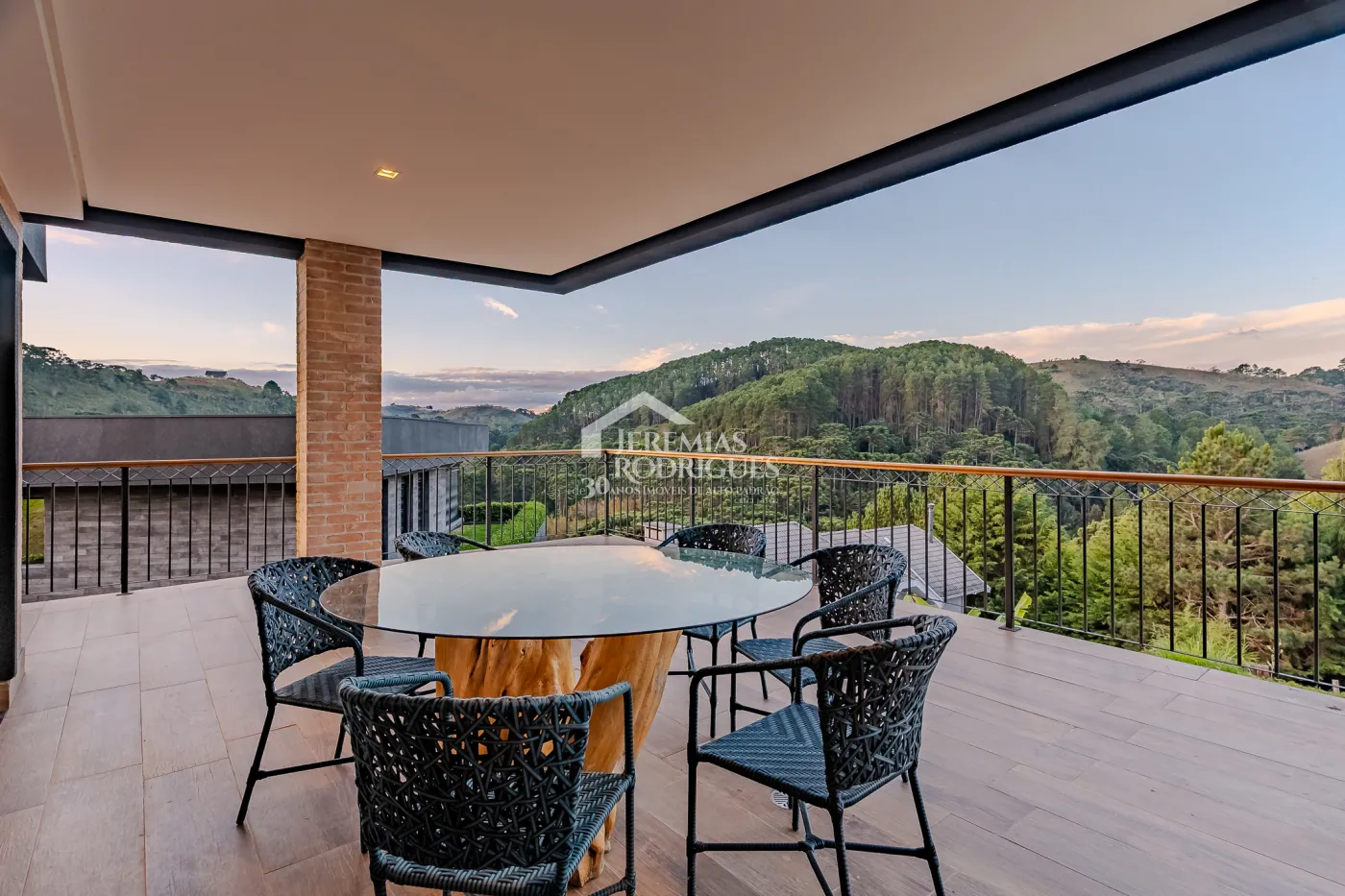 Casa à no Condomínio Recanto do Sol em Campos do Jordão/SP