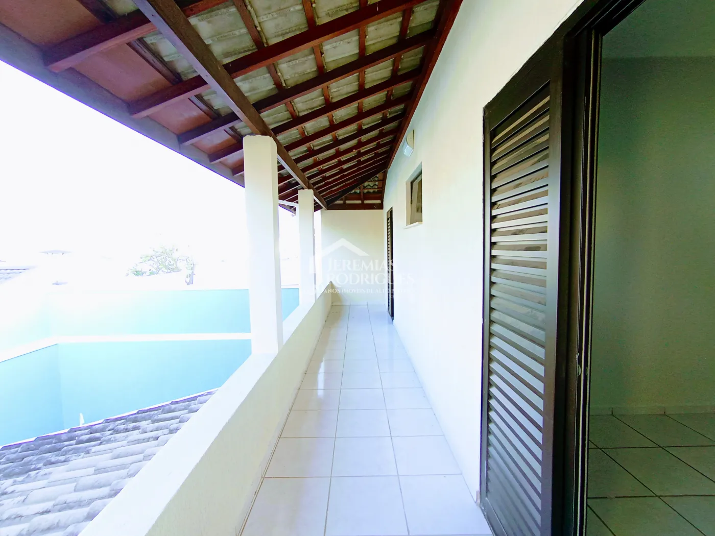 Casa para venda e locação com 4 dormitórios no Condomínio Campos do Conde I em Tremembé/SP