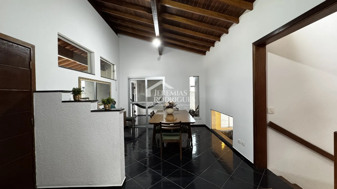 Casa à venda com 5 dormitórios no Condomínio Real Ville em Pindamonhangaba/SP