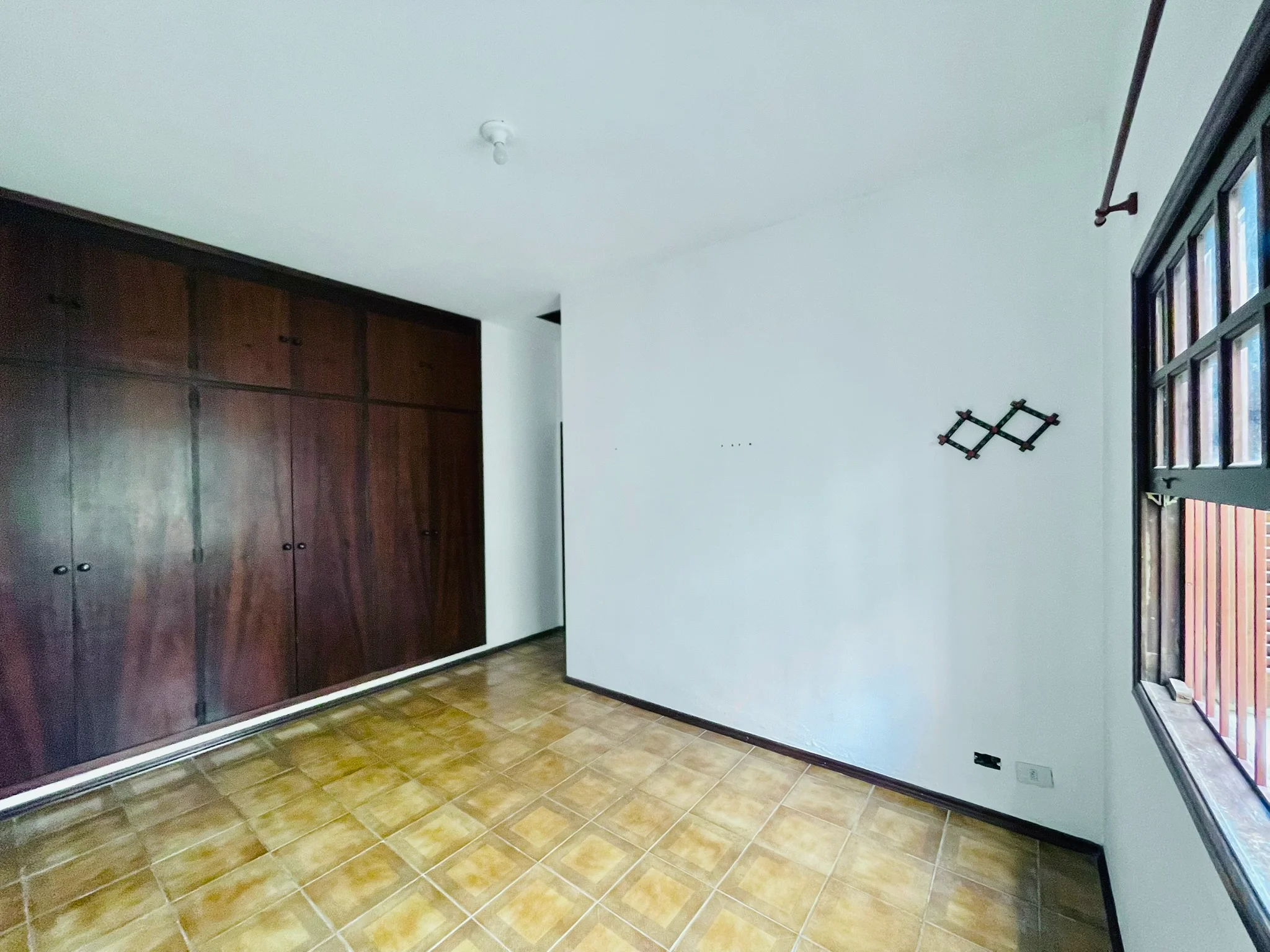 Casa para venda e locação no bairro Jardim das Nações em Taubaté/SP. 