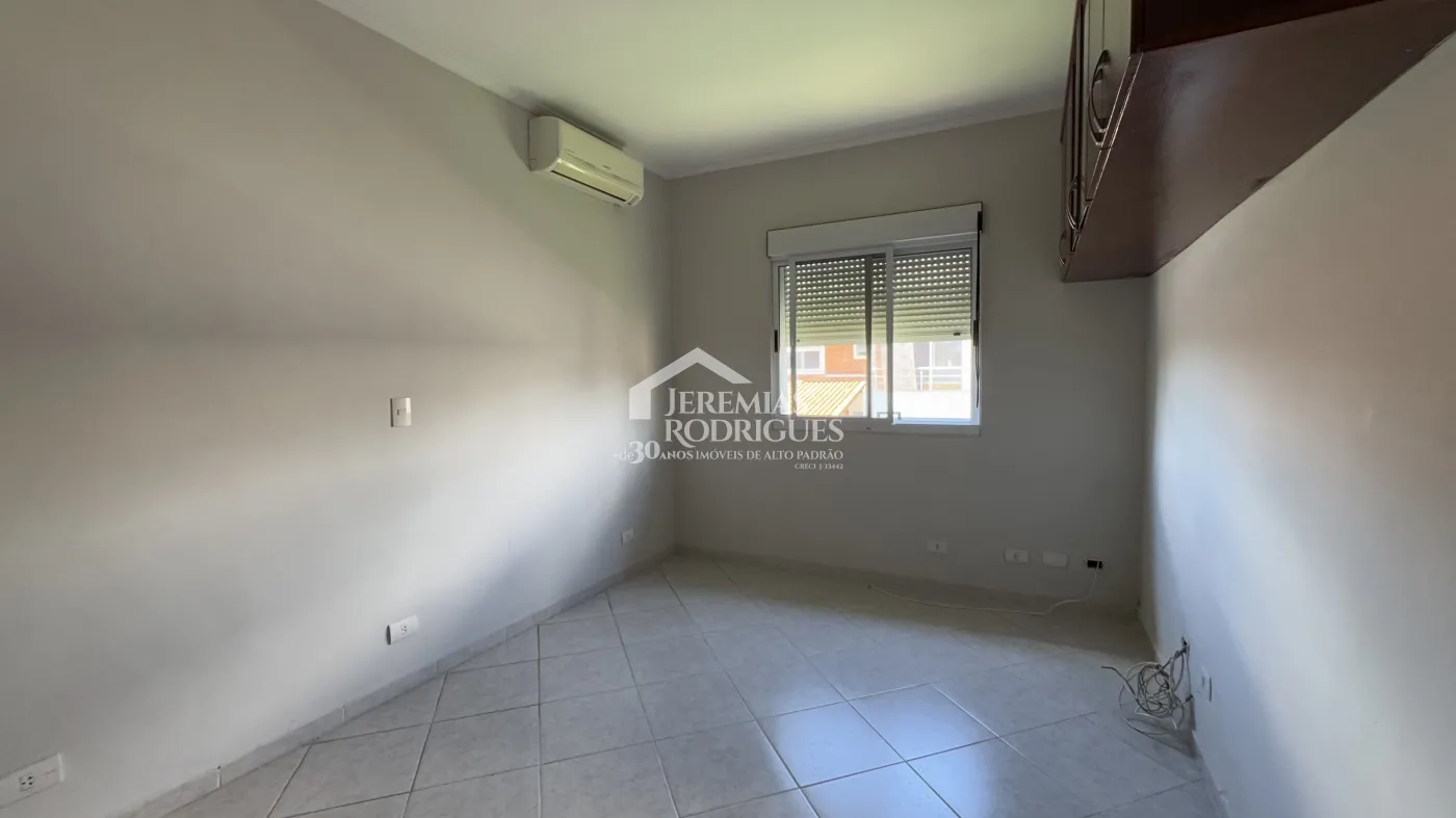 Casa para venda e locação com 4 dormitórios no Condomínio Real Ville I em Pindamonhangaba/SP.