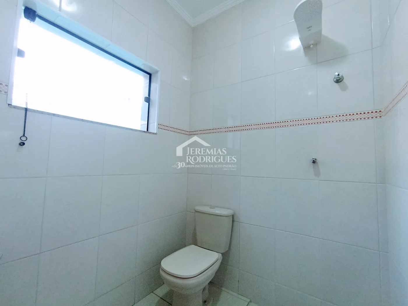 Casa para venda e locação com 4 dormitórios no Condomínio Campos do Conde I em Tremembé/SP