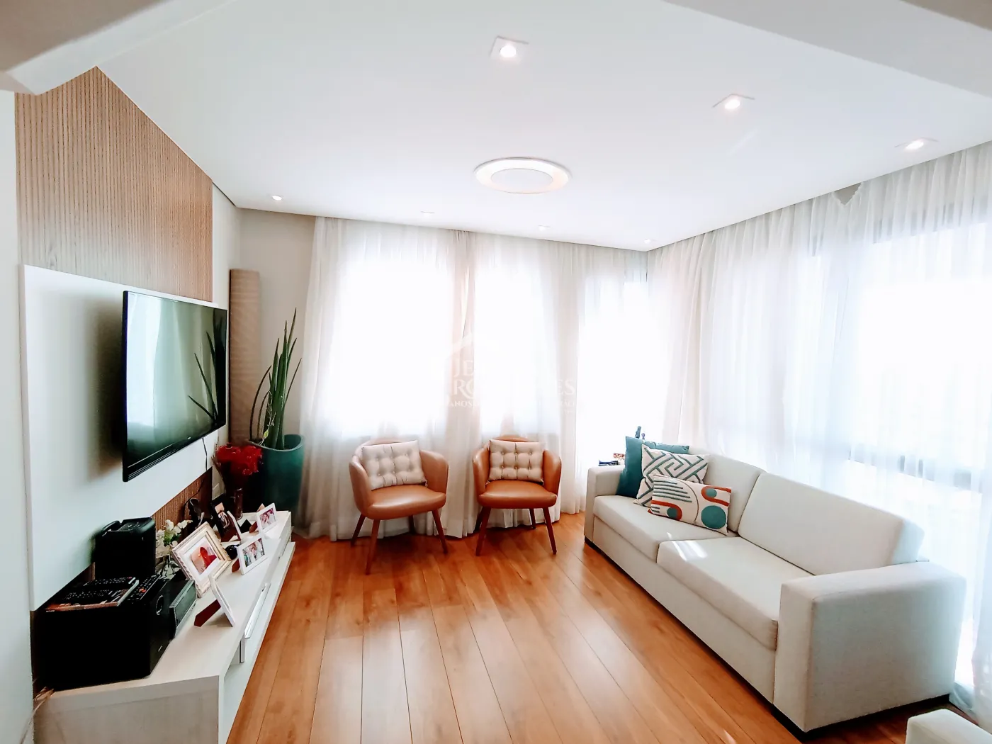 Apartamento à venda com 3 dormitórios no Edifício Jabuticabeiras em Taubaté/SP