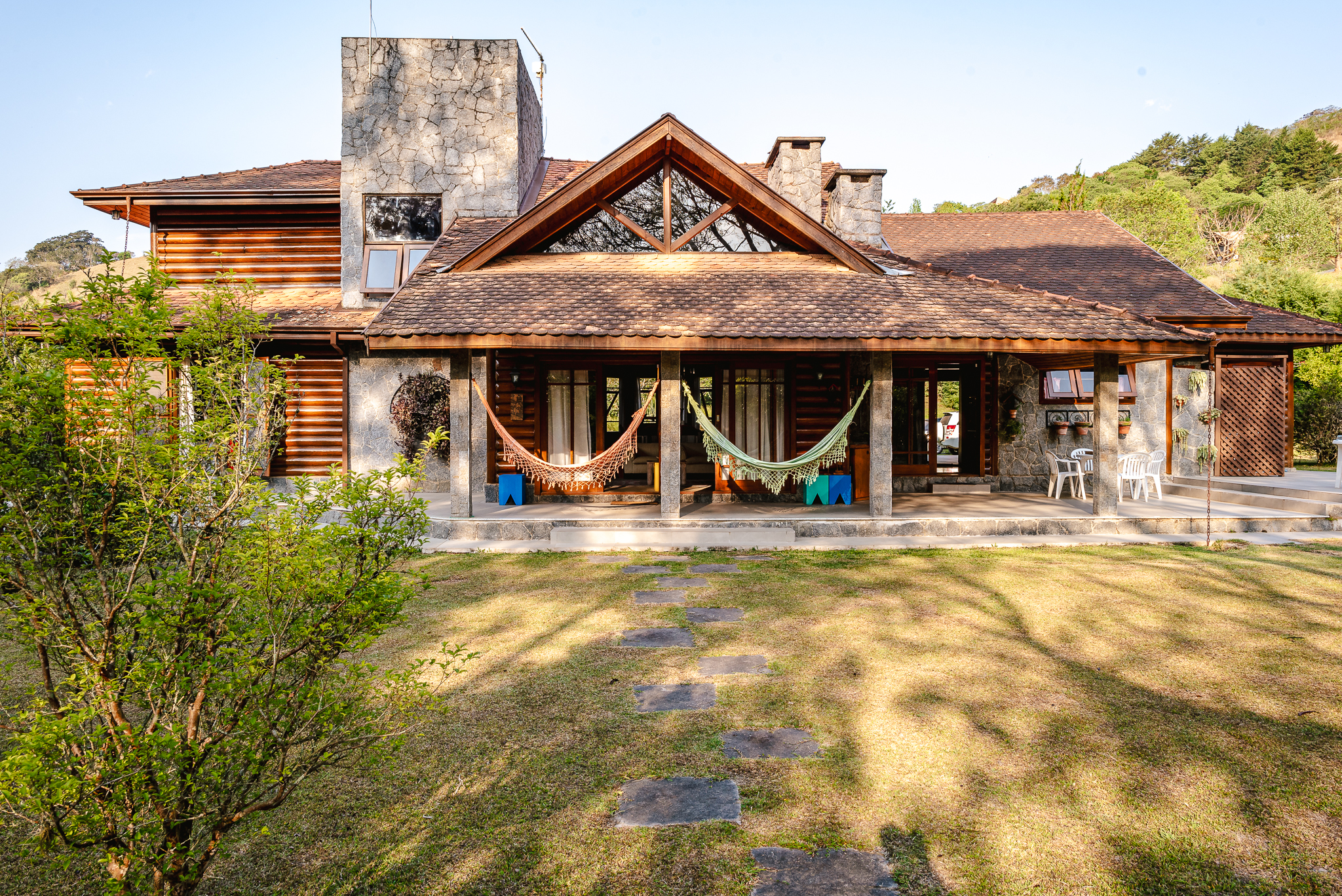 Casa à venda com 4 suítes no Condomínio Country Club em Santo Antônio do Pinhal/SP.