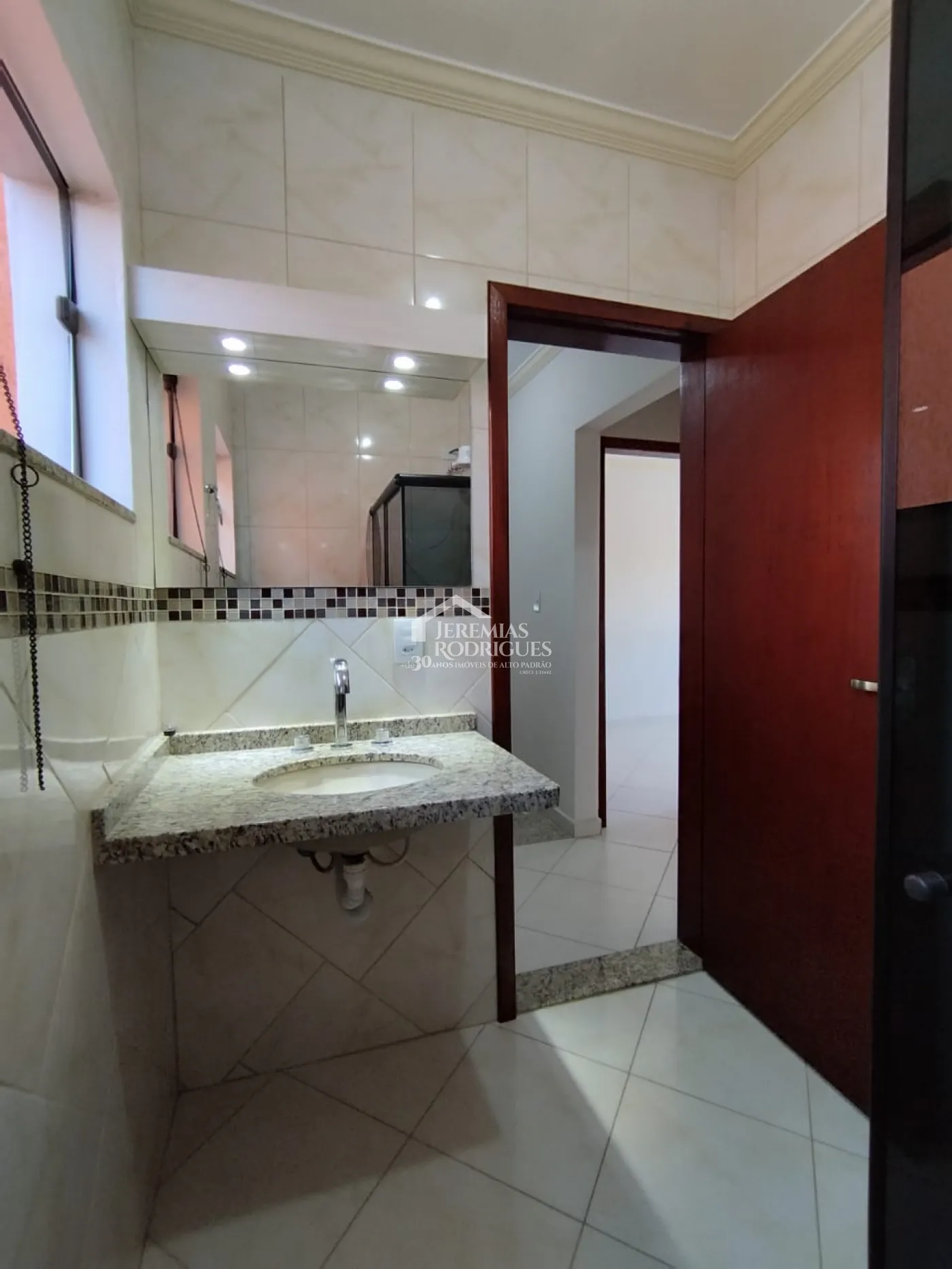 Casa à venda com 4 dormitórios no bairro Alto do Cardoso em Pindamonhangaba/SP.